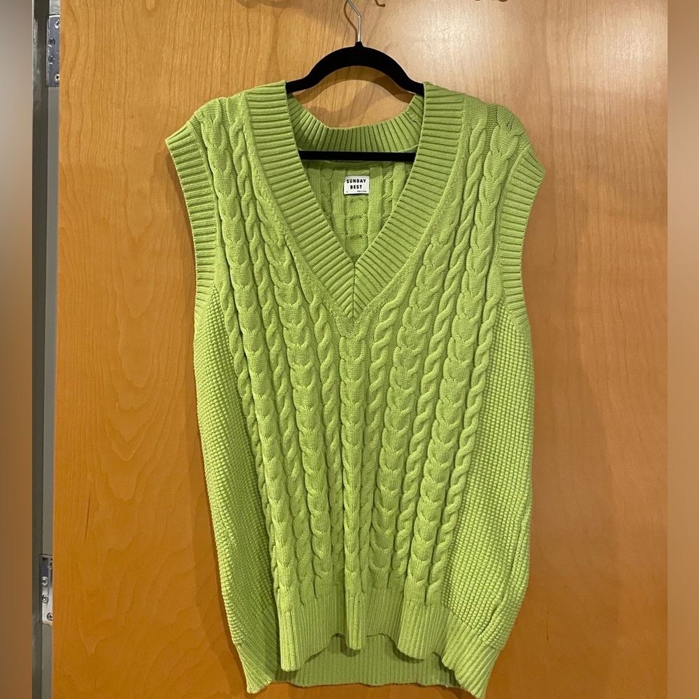 Sunday best (aritzia) green cable knit sweater, size medium, NWOT